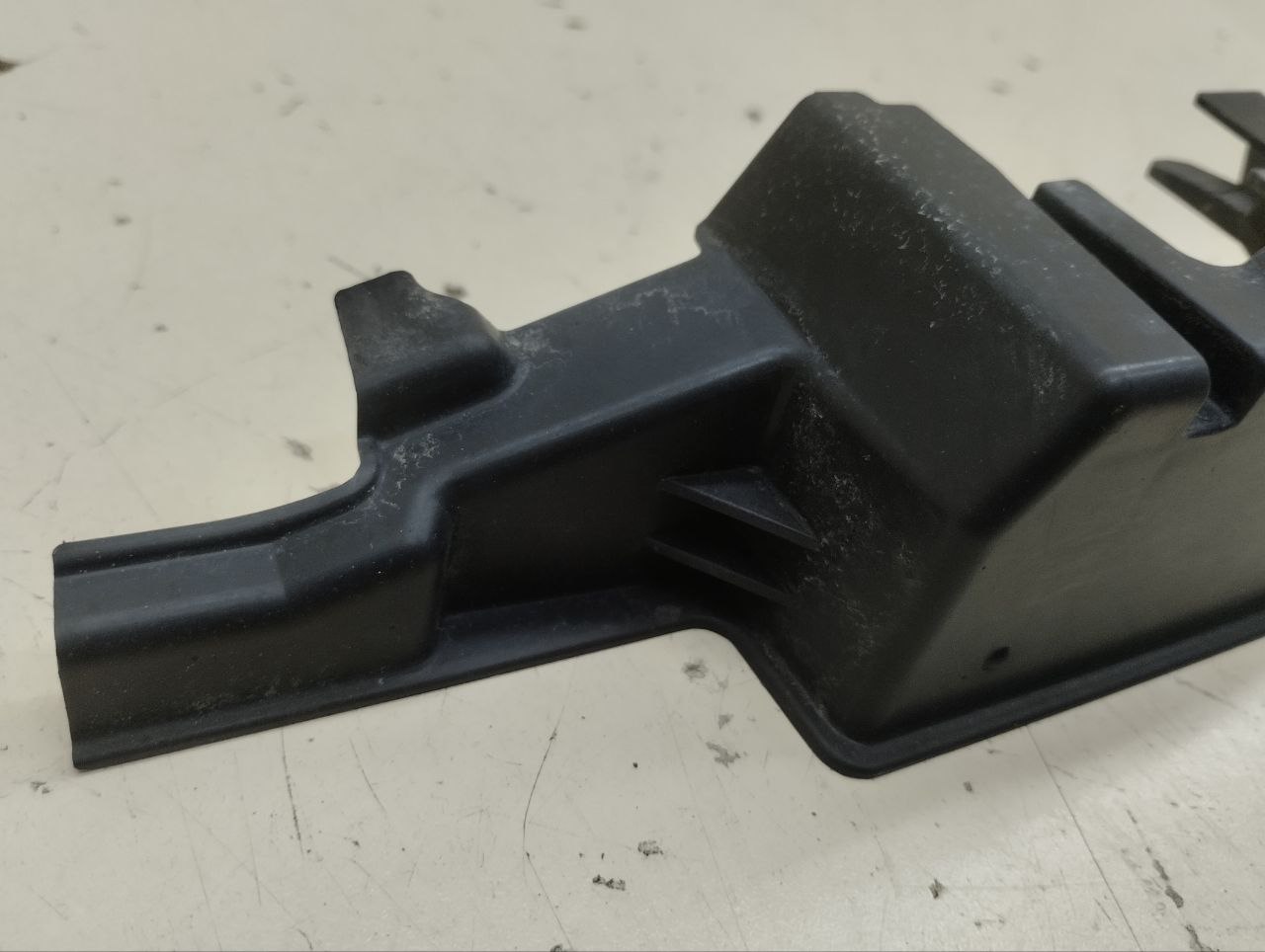 Кронштейн замка капота Toyota Land Cruiser Prado (J150) 2009-2022