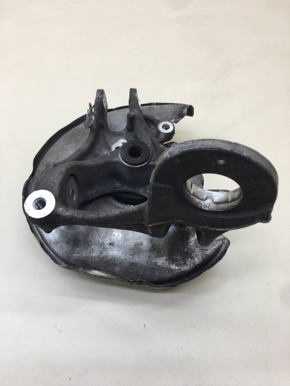 Кулак поворотный задний левый Audi A6 (C7) 2011>