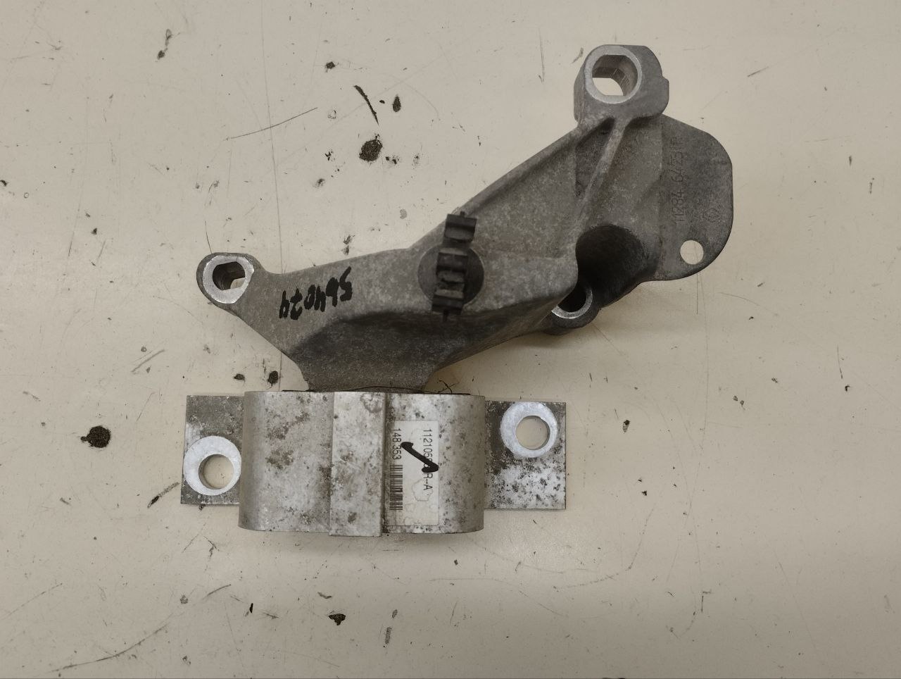 Опора двигателя правая Renault Sandero Stepway (5S) 2014-2022