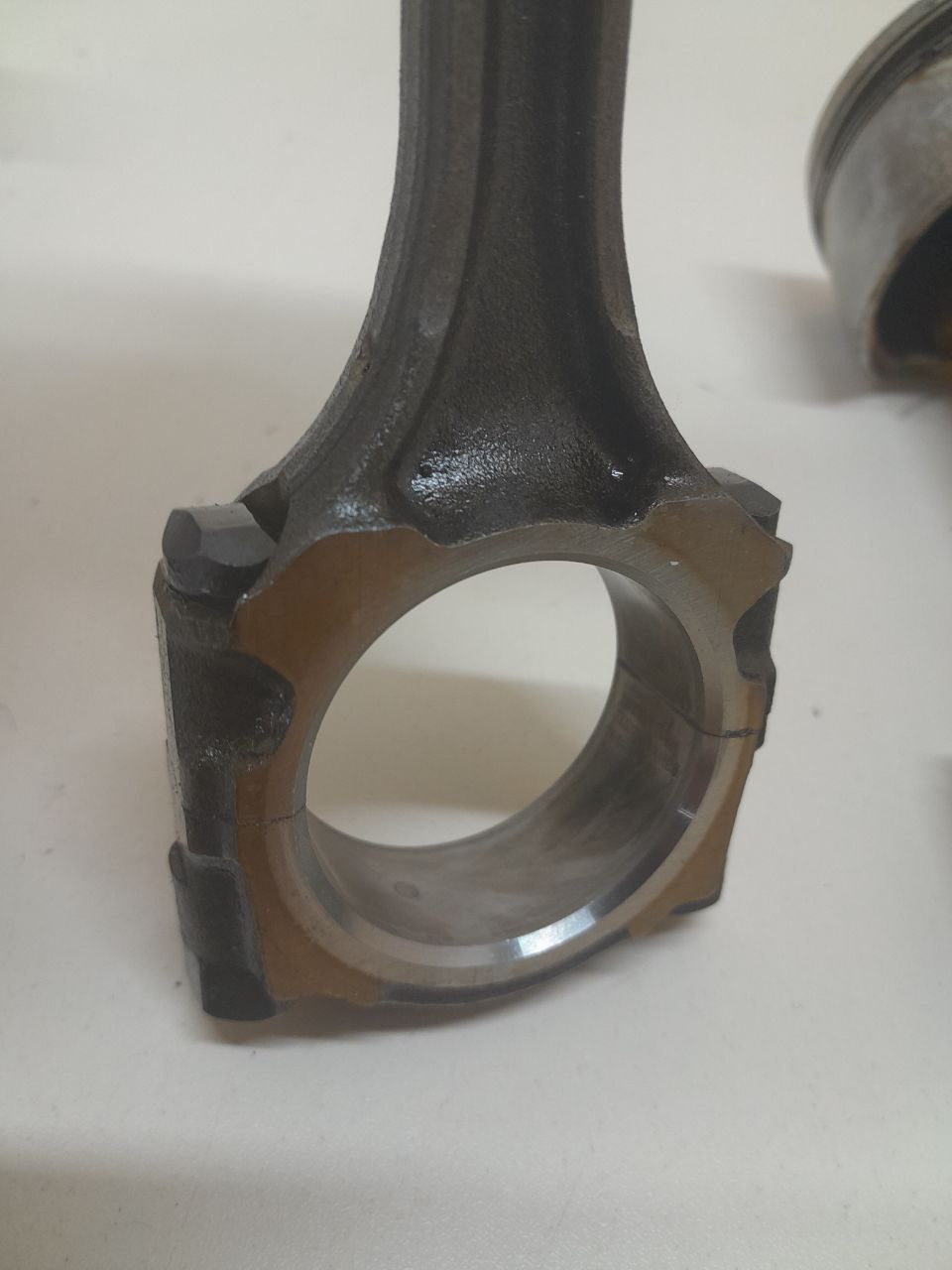 Поршень с шатуном Nissan Almera Classic (B10) 2006-2013 Поршень с шатуном Nissan Almera Classic (B10) 2006-2013
