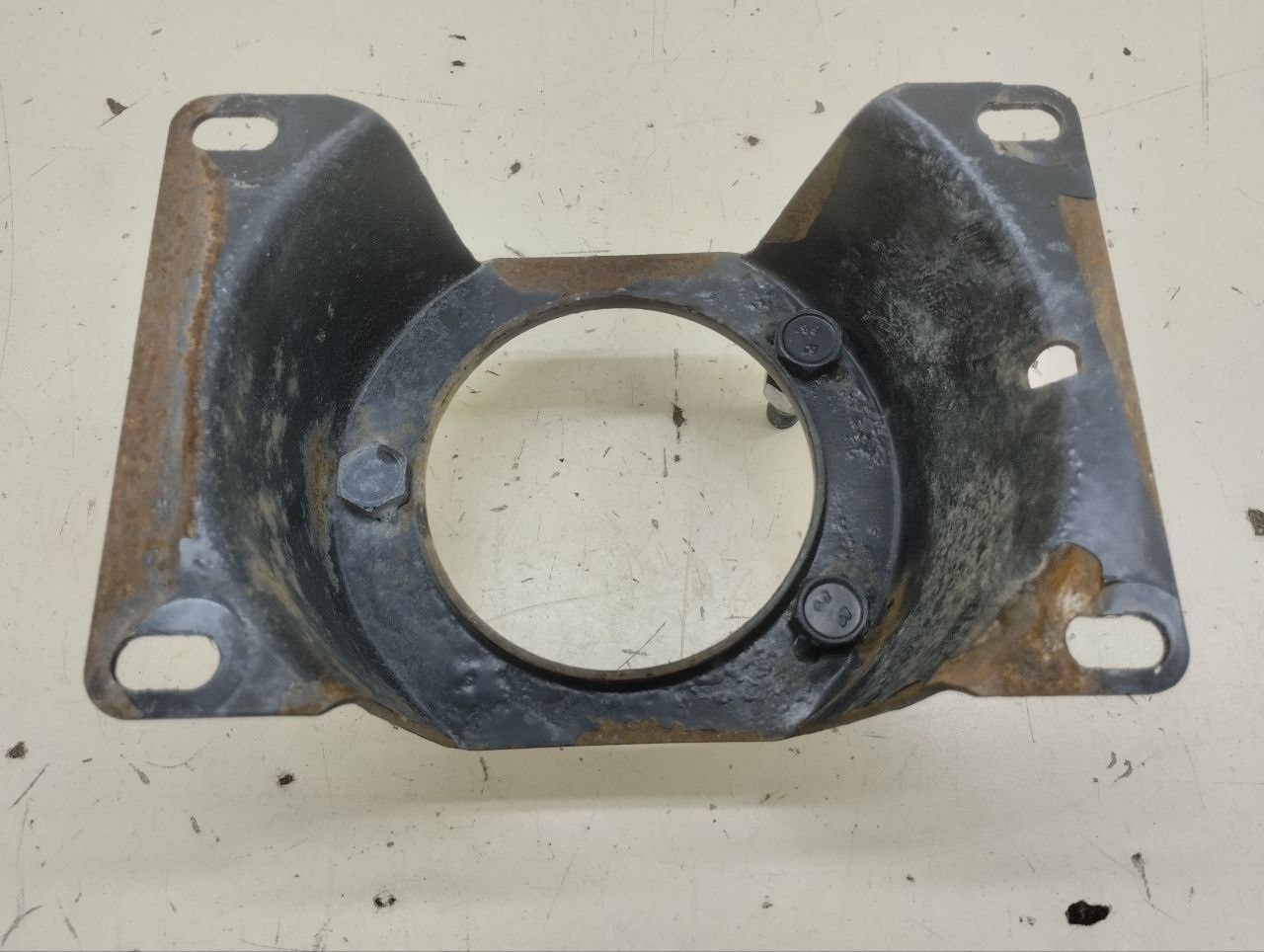 Кронштейн запасного колеса Chevrolet Niva 2009-2020