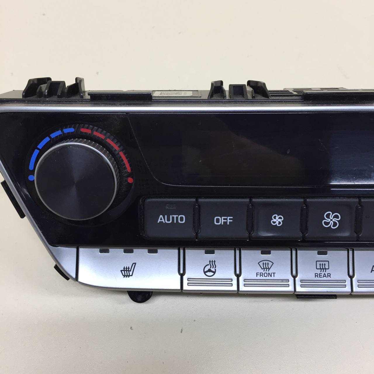 Блок управления климатической установкой Hyundai Sonata 7 (LF) 2017-2019