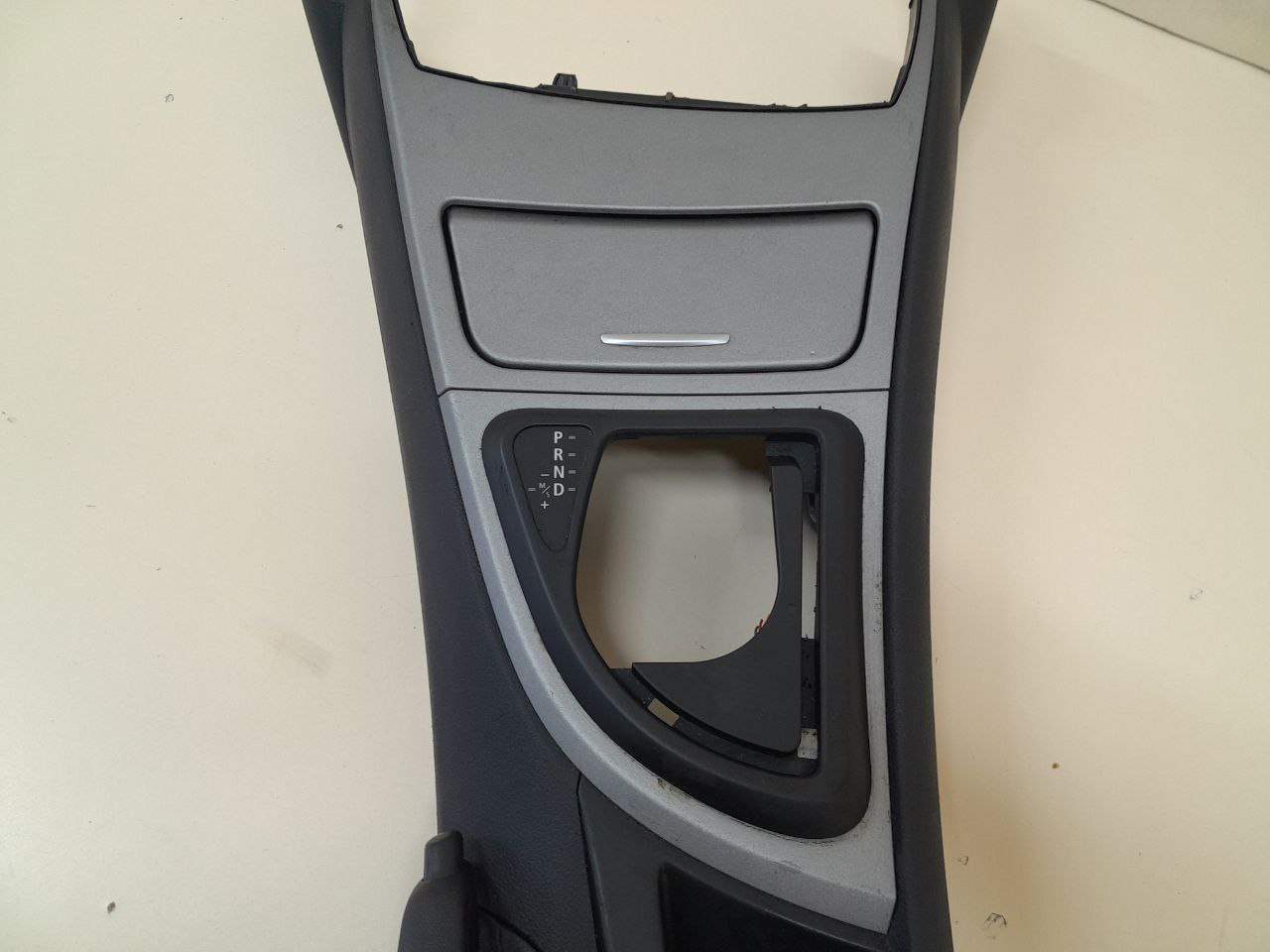 Консоль центральная BMW 1-series E87/E81 2004-2011