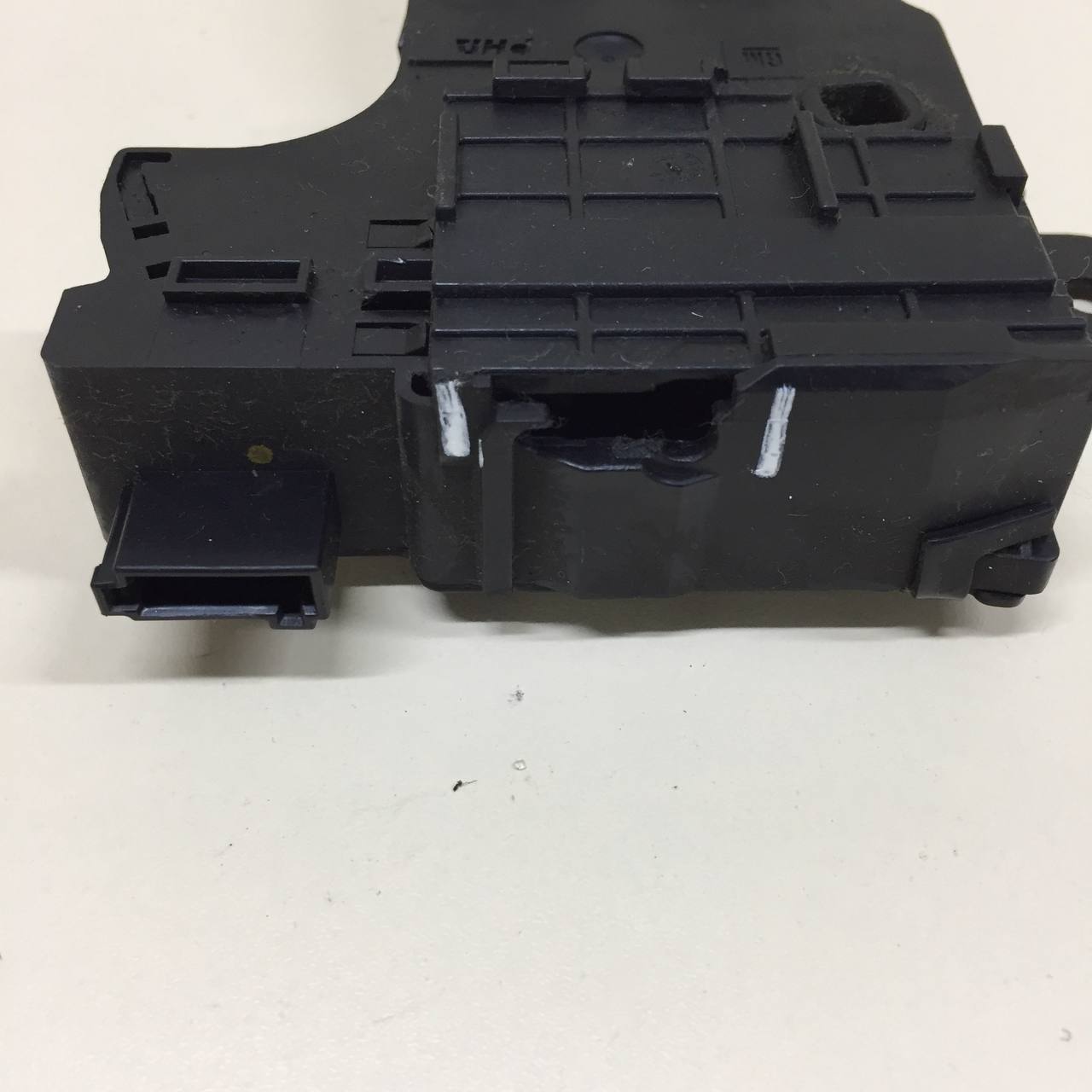Замок багажника Chevrolet Cruze (J300) 2009-2016 Замок багажника Chevrolet Cruze (J300) 2009-2016