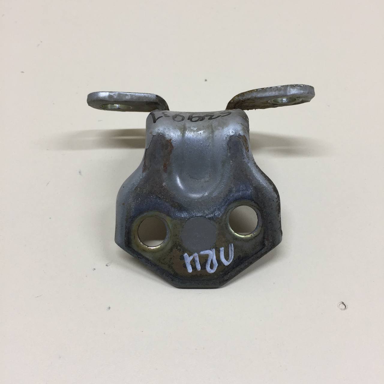 Петля двери передней правой нижняя Kia Spectra (SD) 2004-2011