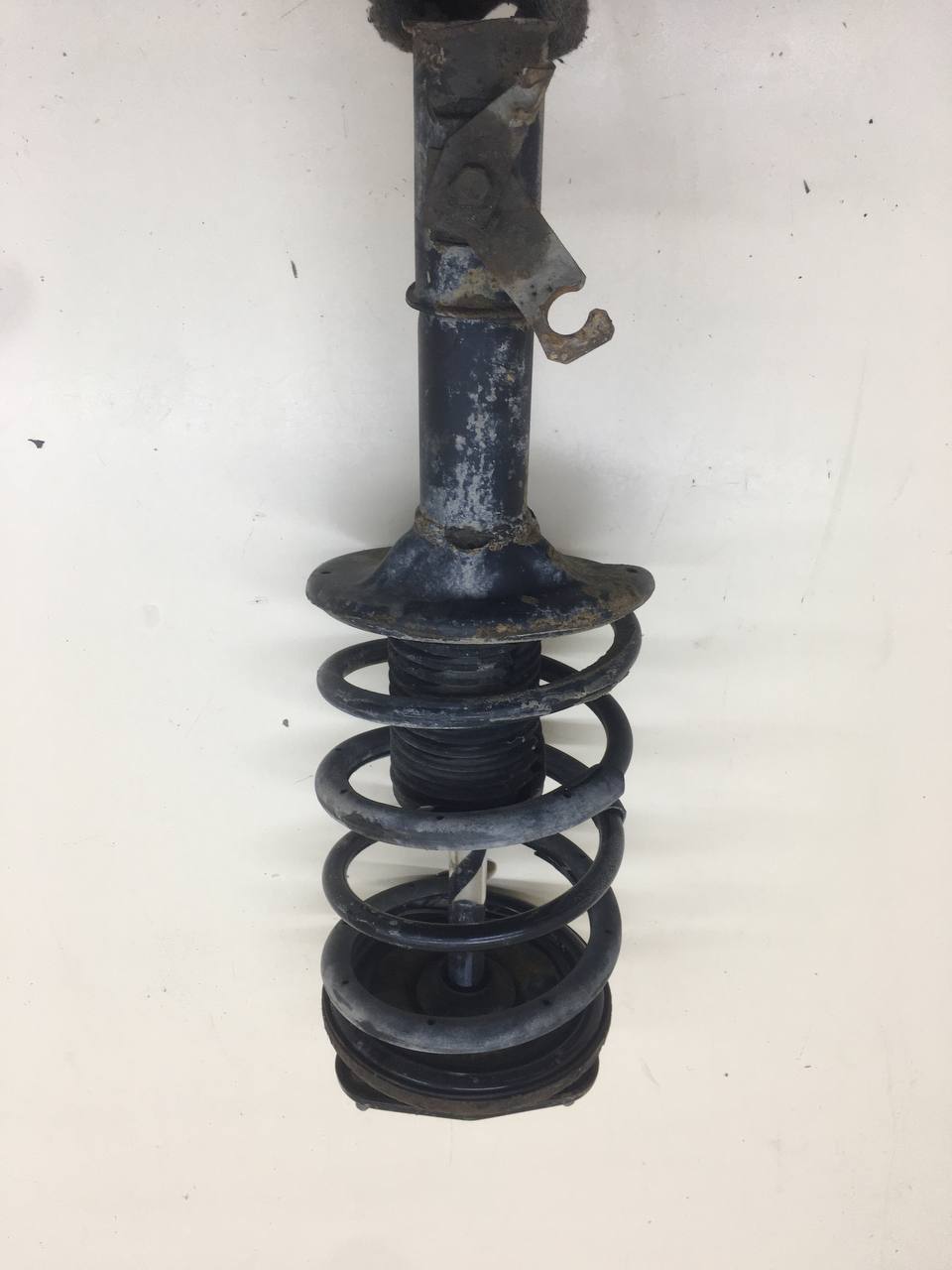 Амортизатор передний Vortex Estina 2008-2012