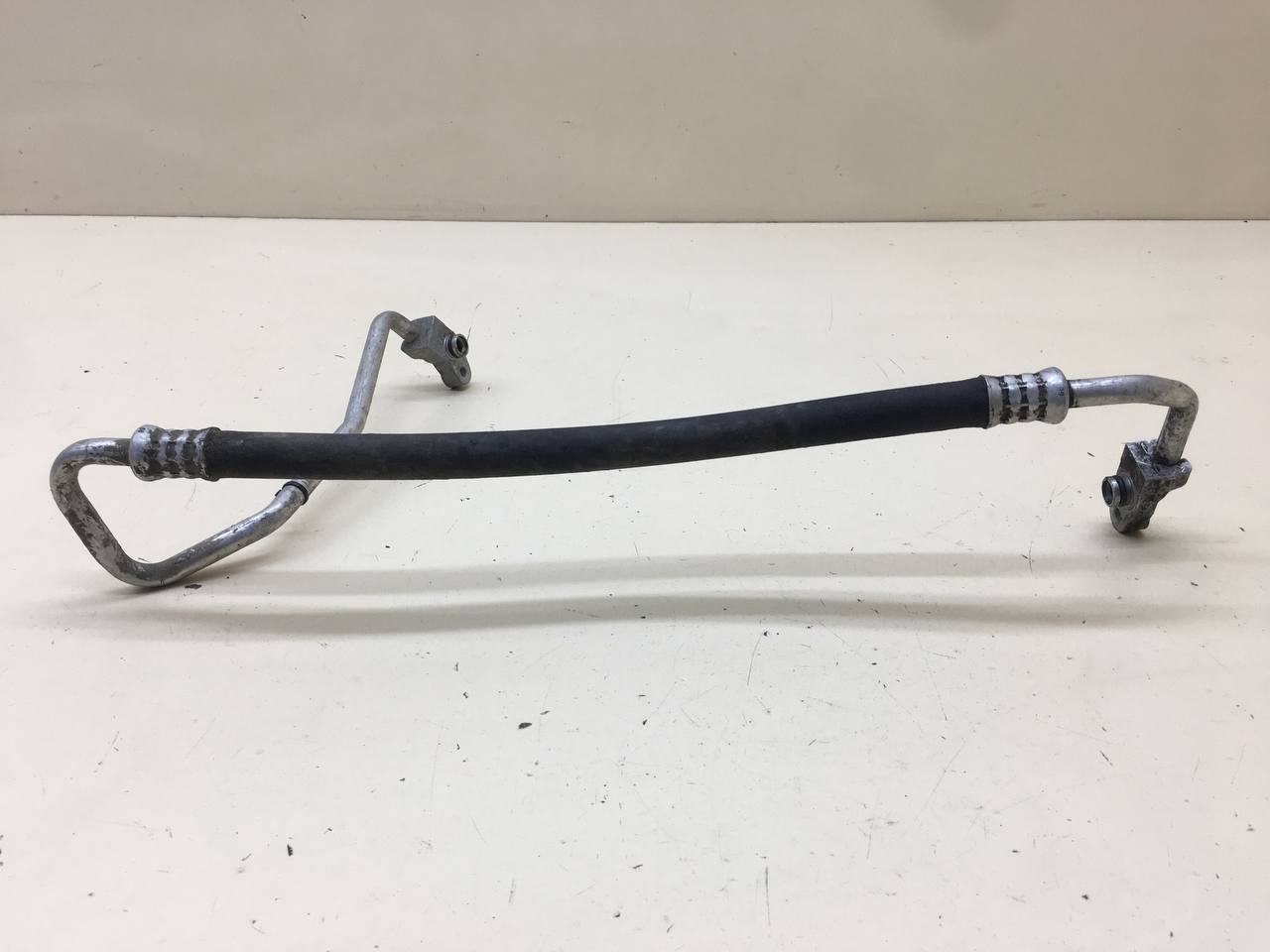 Трубка кондиционера Cadillac STS 2004-2011