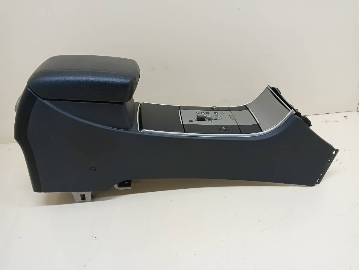 Консоль центральная Hyundai ix55 2007-2013 Консоль центральная Hyundai ix55 2007-2013