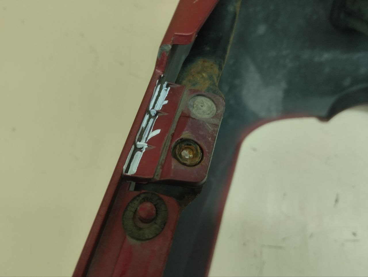 Бампер задний Mitsubishi Lancer 9  (CS/Classic) 2000-2011