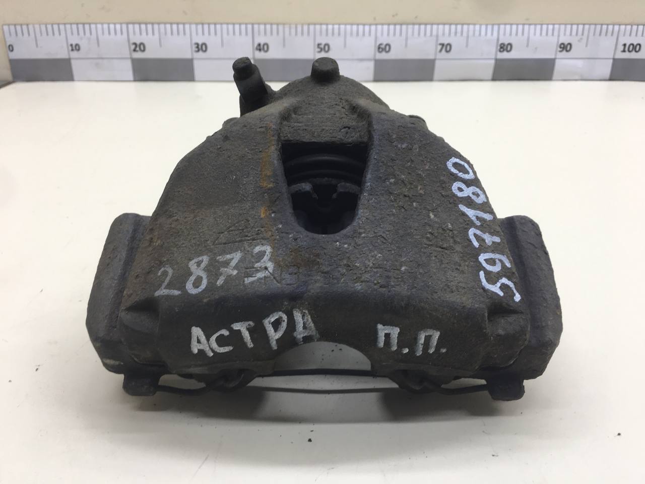 Суппорт передний правый Opel Astra H / Family 2004-2015