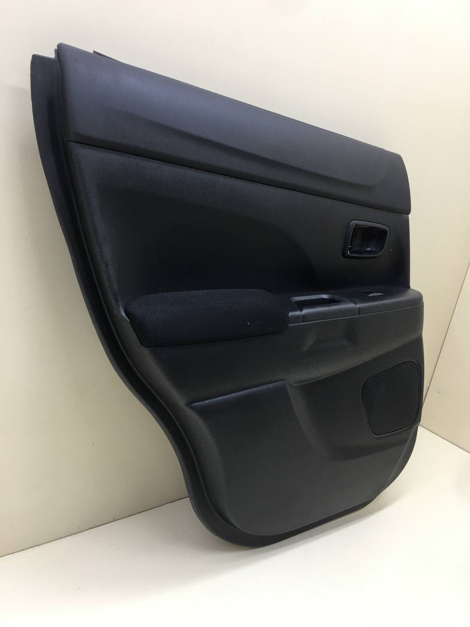 Обшивка двери задней левой Mitsubishi ASX (GA) 2010>