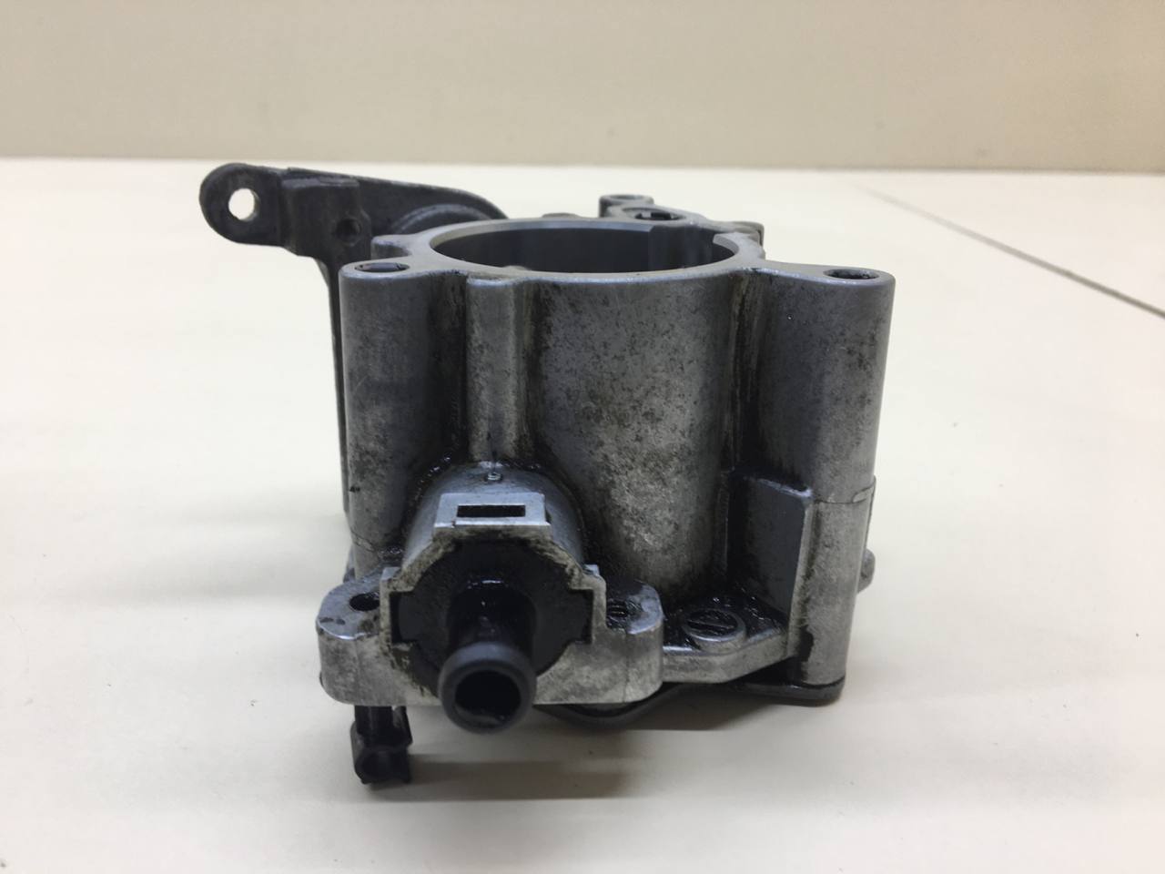 Насос вакуумный Volkswagen Passat B7 2011-2015 Насос вакуумный Volkswagen Passat B7 2011-2015