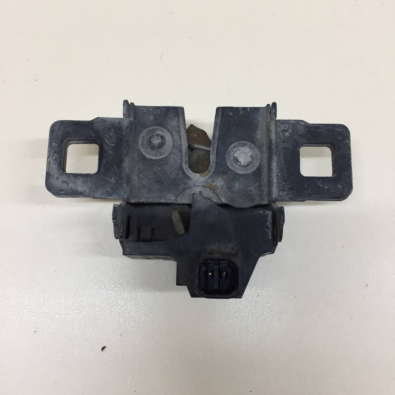 Замок капота Land Rover Discovery 3 (L319) 2004-2009