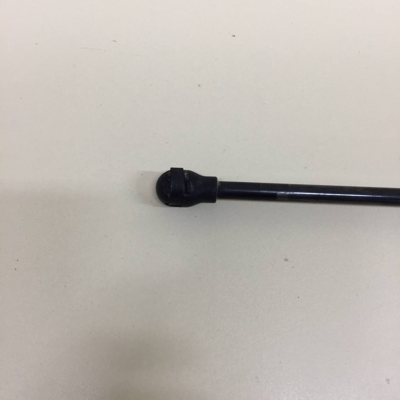 Амортизатор двери багажника Lada Vesta 2015>