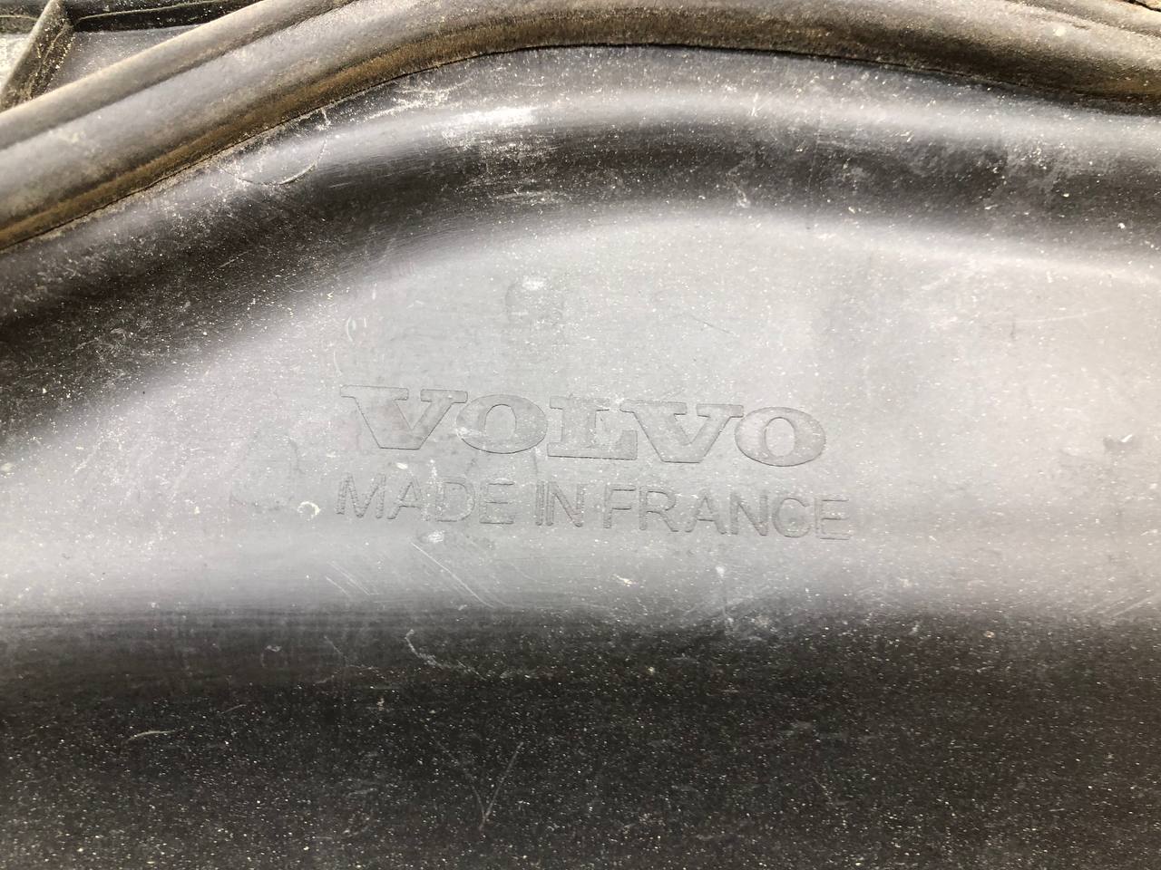 Решетка стеклооч. (планка под лобовое стекло, жабо) Volvo S40 (MS) 2004-2012 Решетка стеклооч. (планка под лобовое стекло, жабо) Volvo S40 (MS) 2004-2012