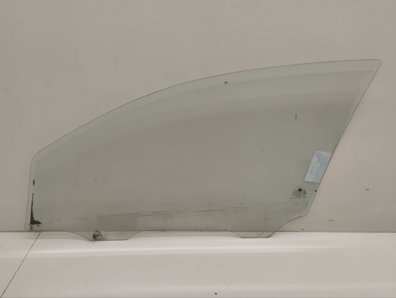 Стекло двери передней правой Chevrolet Aveo T250 2005-2011