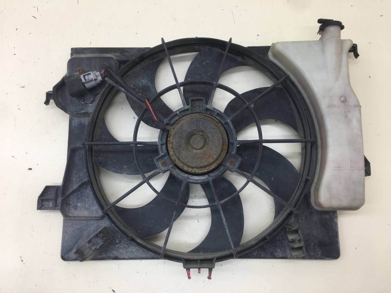 Диффузор вентилятора Kia Rio 3 (QB) 2011-2017