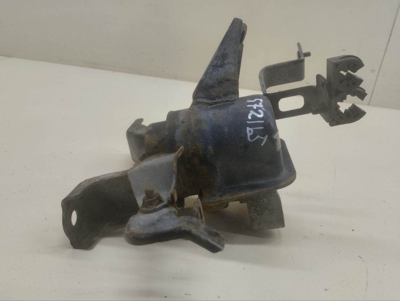 Опора двигателя правая Toyota Auris (E150) 2006-2012