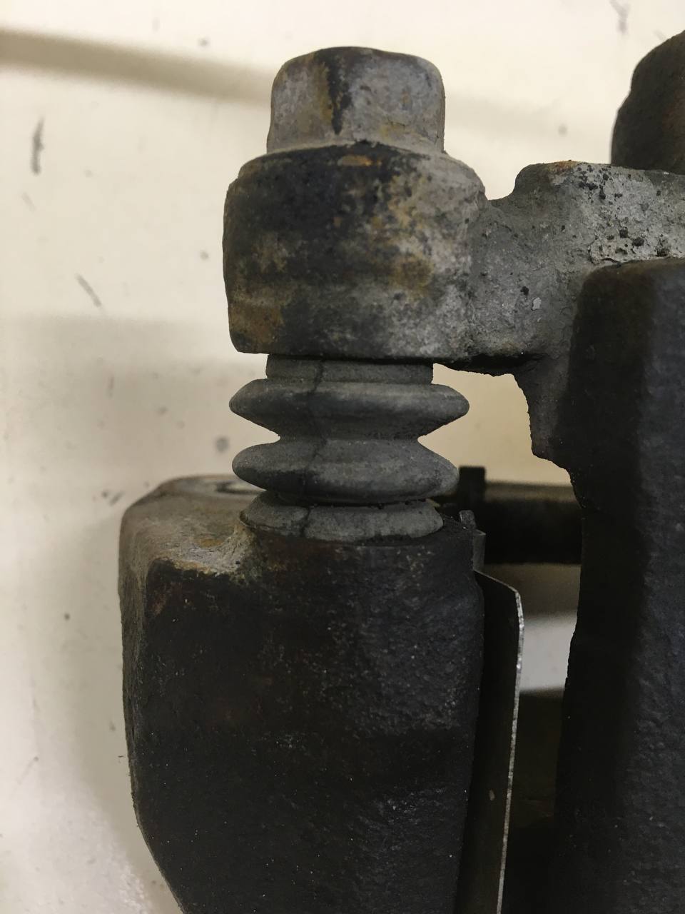 Суппорт передний правый Kia Spectra (SD) 2004-2011