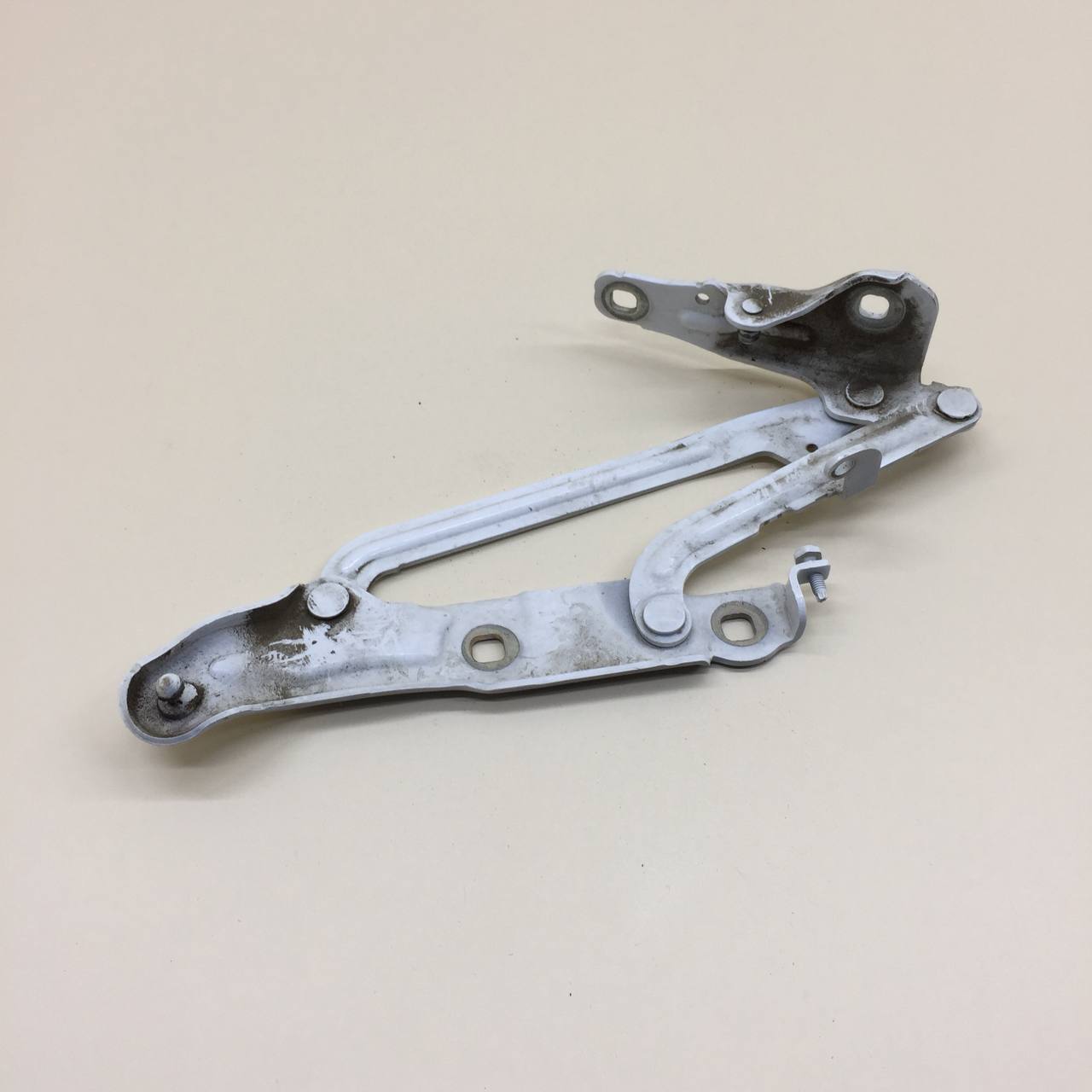 Петля крышки багажника Ford Mondeo 4 2007-2015
