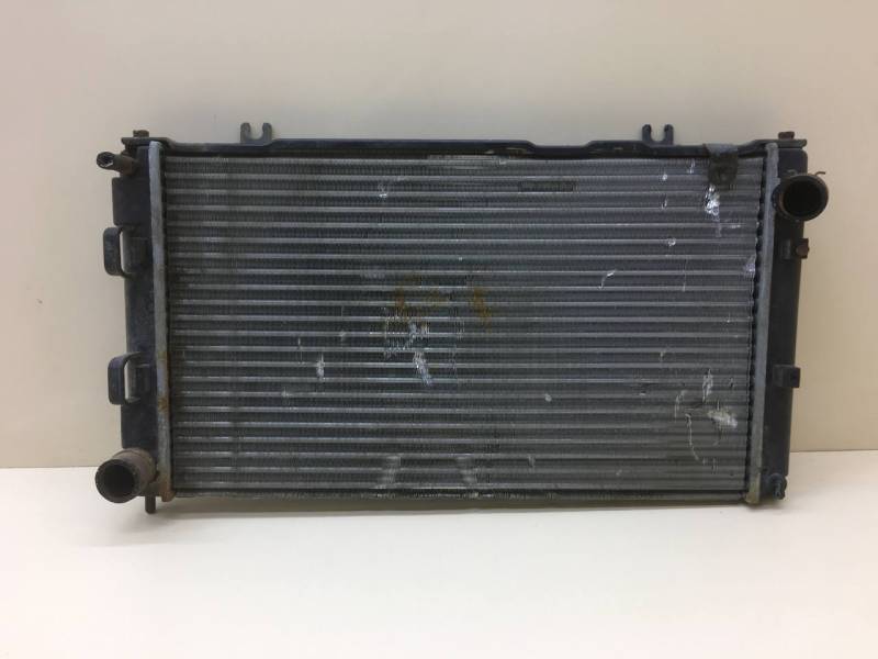 Радиатор охлаждения двигателя Lada Granta 2011>