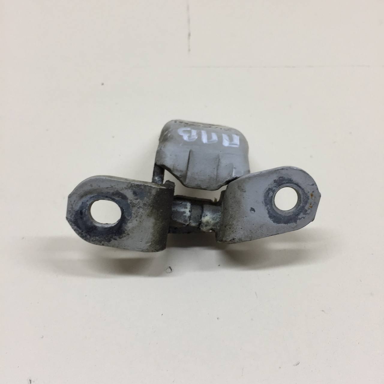 Петля двери передней правой верхняя Toyota Corolla E120 2001-2007 Петля двери передней правой верхняя Toyota Corolla E120 2001-2007
