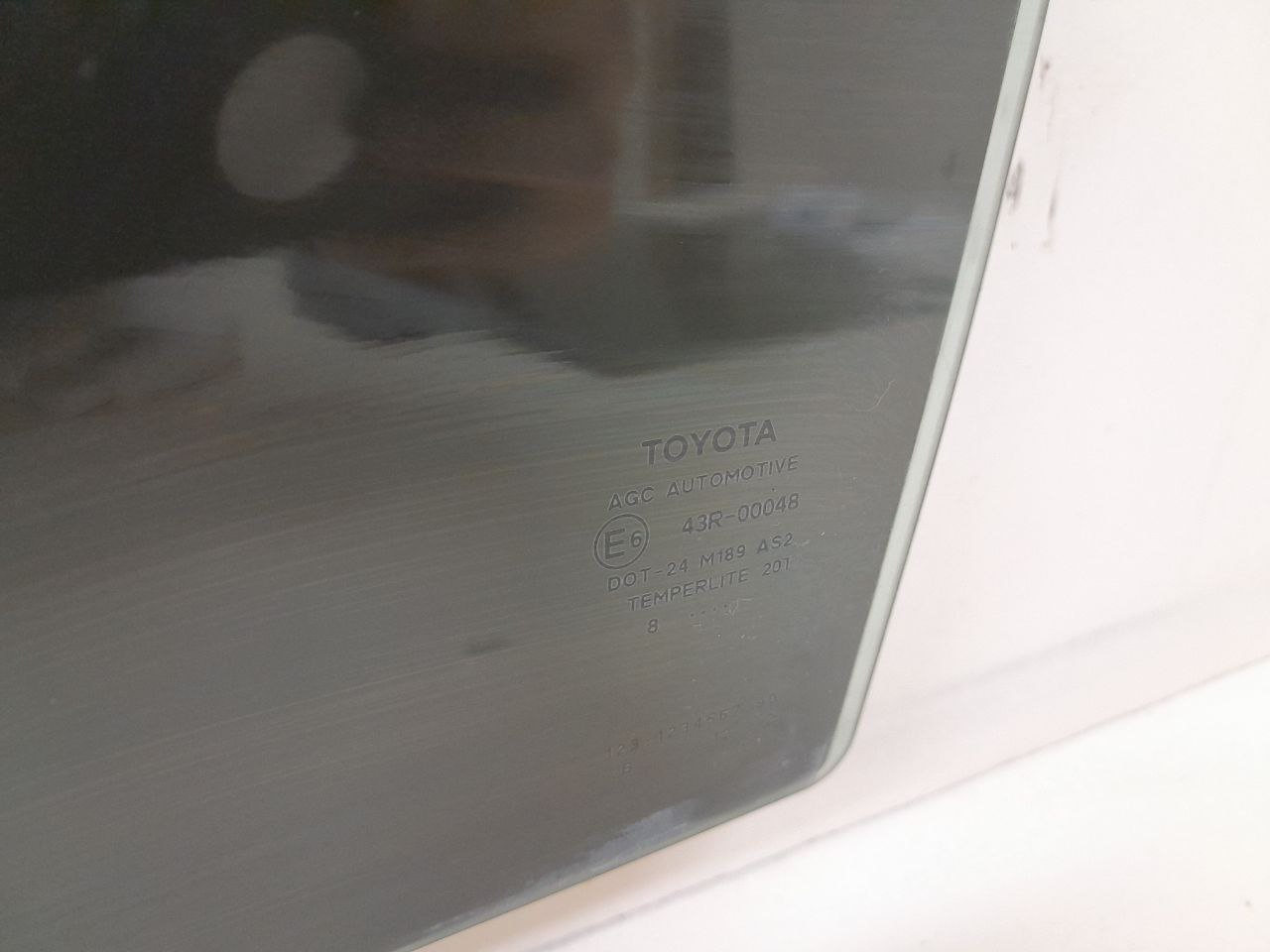 Стекло двери задней левой Toyota Auris (E150) 2006-2012