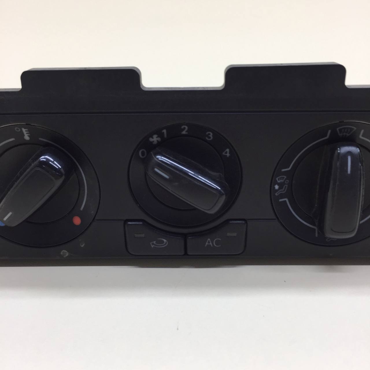 Блок управления отопителем Volkswagen Polo (MK5) 2011-2020