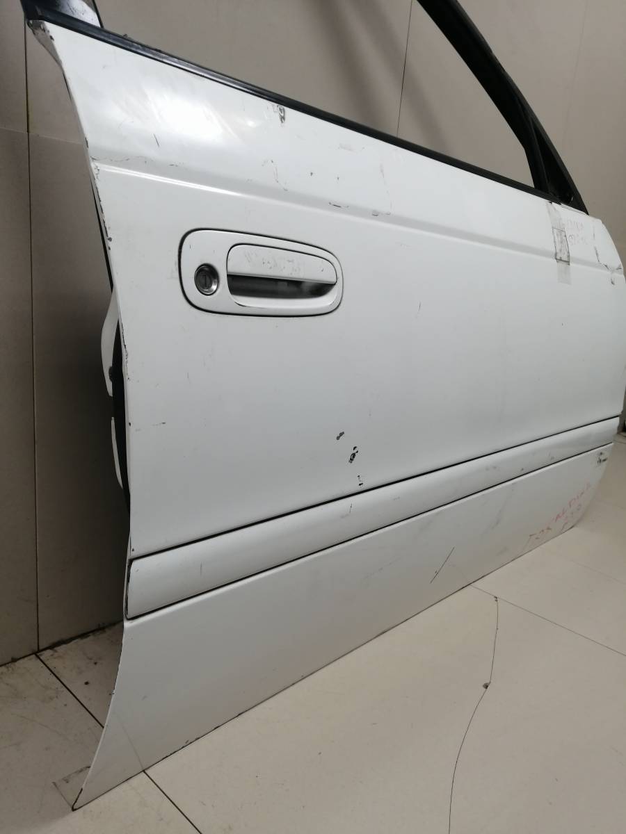 Дверь передняя правая Toyota Caldina (T210) 1997-2002