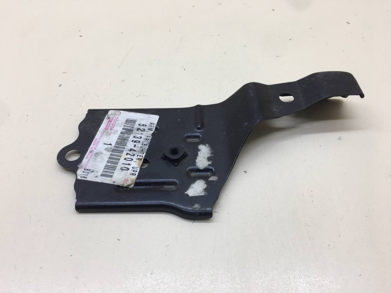 Кронштейн переднего бампера левый Toyota Rav 4 (A30) 2006-2013
