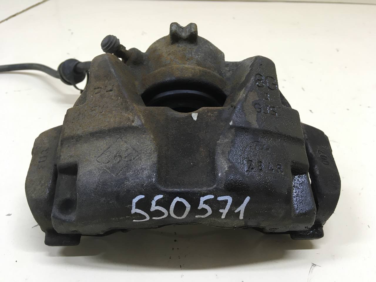 Суппорт передний правый Renault Duster (HSA, HSM) 2012> Суппорт передний правый Renault Duster (HSA, HSM) 2012>