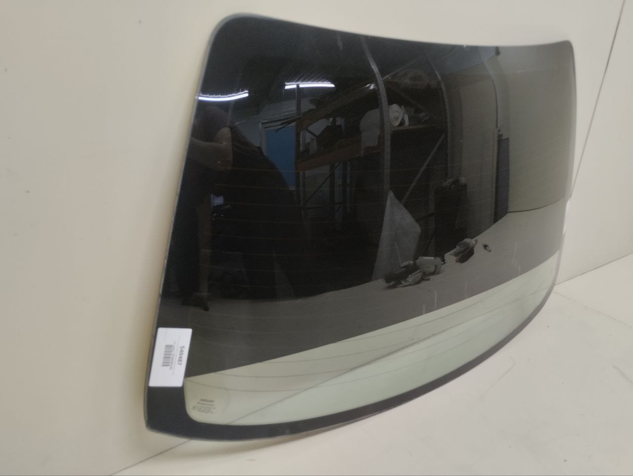 Стекло заднее Nissan Almera (N16) 2000-2006