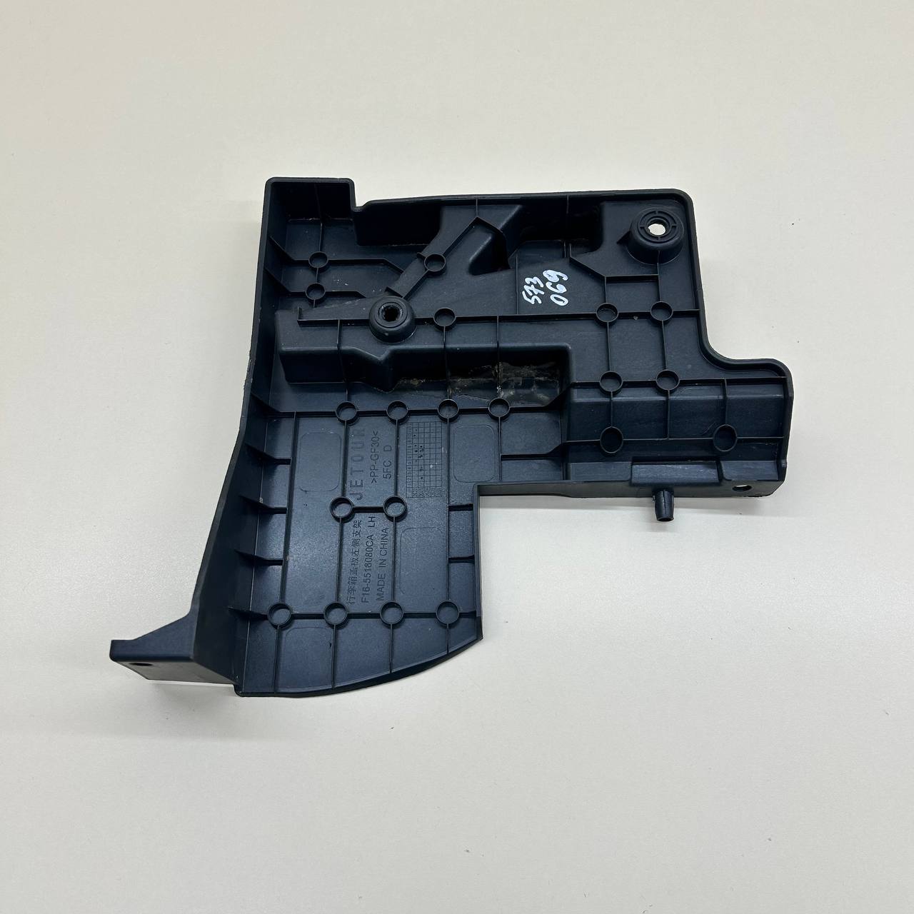 Держатель задней полки Jetour Dashing 2022>