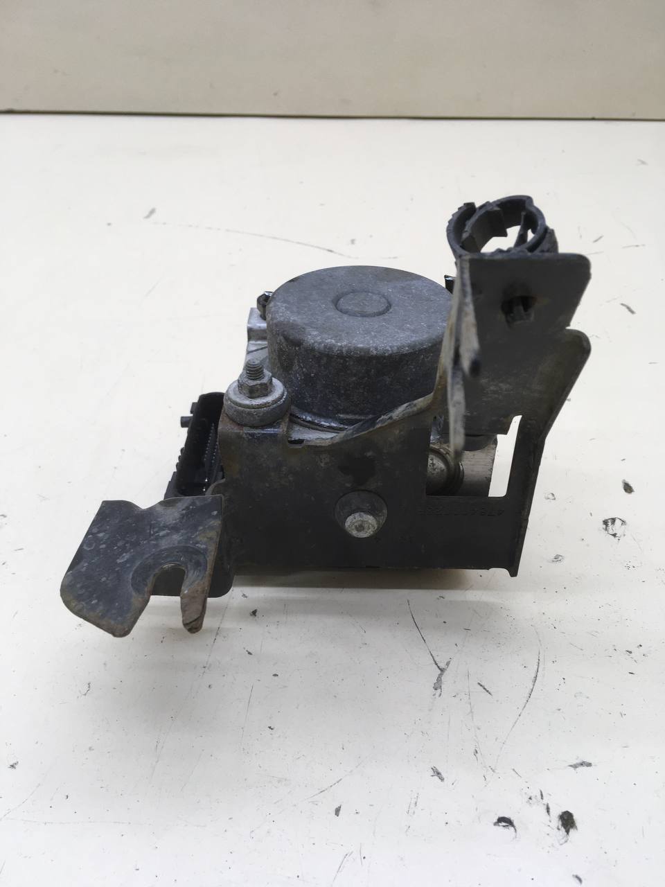 Блок ABS (насос) Nissan Almera 3 (G11, G15) 2012> Блок ABS (насос) Nissan Almera 3 (G11, G15) 2012>