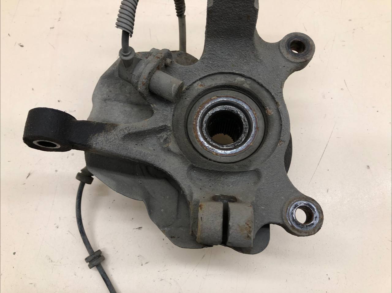 Кулак поворотный передний левый Chevrolet Lacetti (J200) 2003-2013