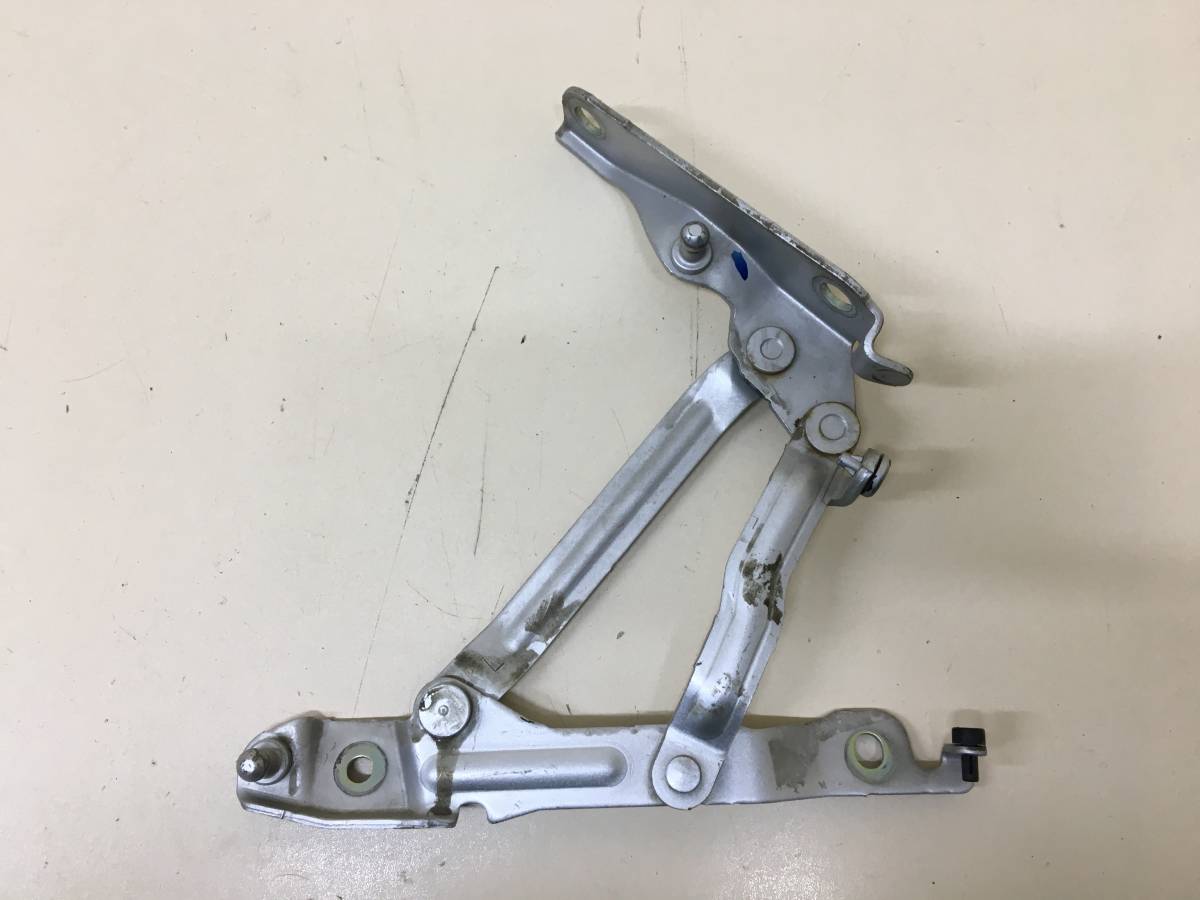 Петля крышки багажника Mazda Mazda 3 (BK) 2002-2009