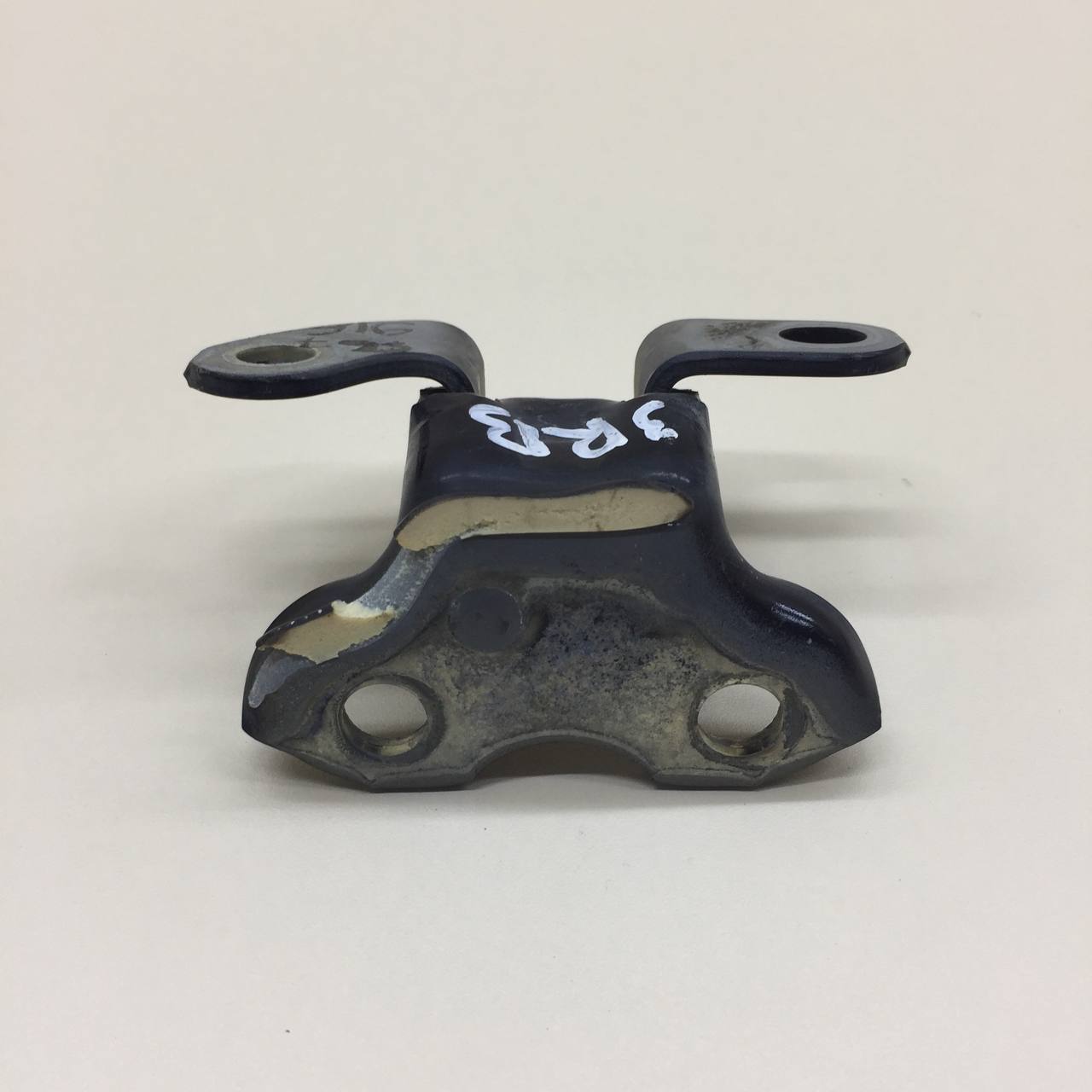 Петля двери задней правой верхняя Toyota Rav 4 (A30) 2006-2013 Петля двери задней правой верхняя Toyota Rav 4 (A30) 2006-2013