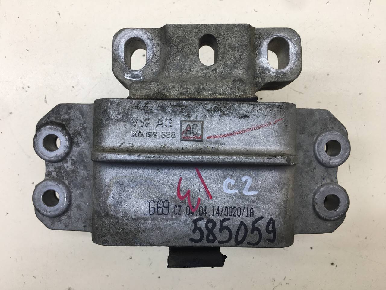 Опора двигателя левая Volkswagen Jetta (A6) 2010-2019 Опора двигателя левая Volkswagen Jetta (A6) 2010-2019