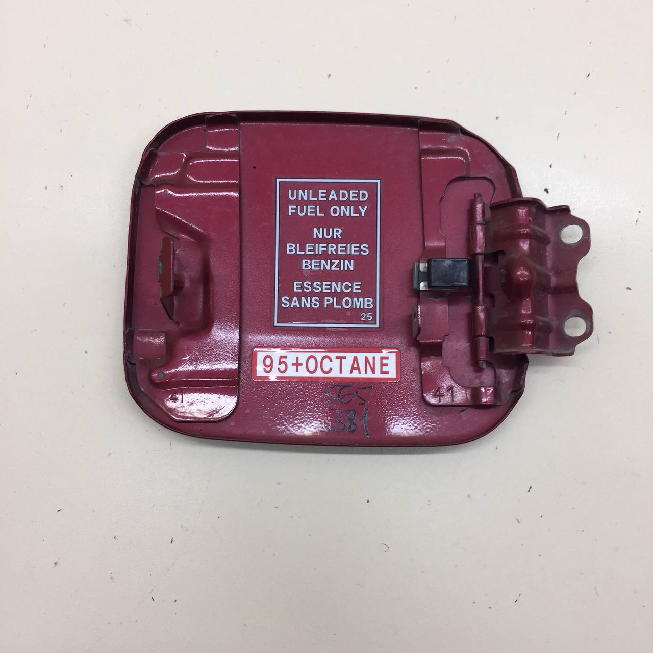 Лючок бензобака Mitsubishi Lancer 9  (CS/Classic) 2000-2011