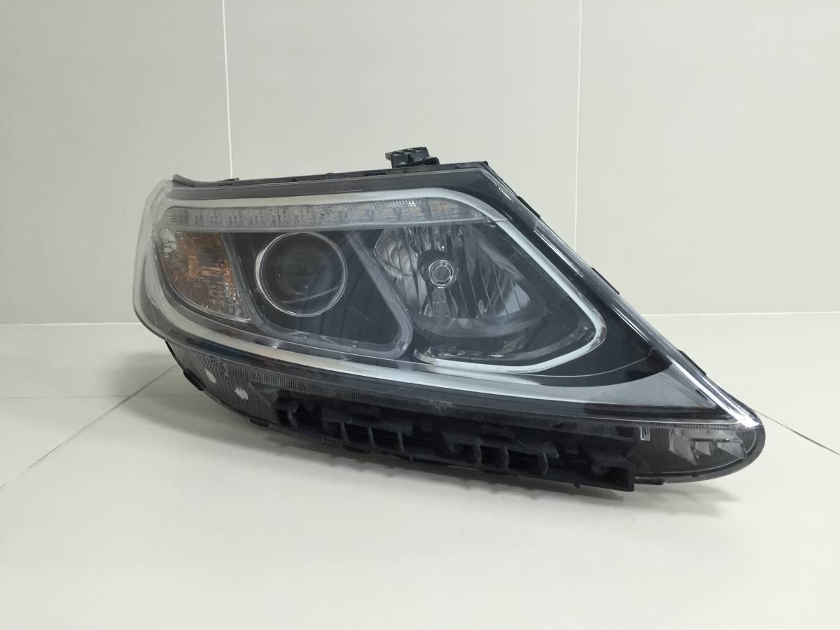 Фара правая Kia Sorento (XM) 2009-2021