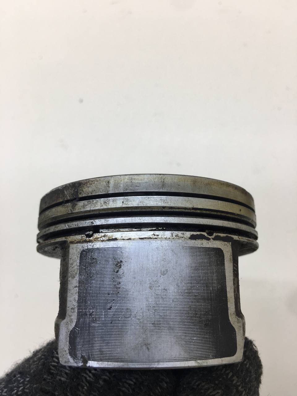 Поршень с шатуном Skoda Octavia (A5 1Z-) 2004-2013 Поршень с шатуном Skoda Octavia (A5 1Z-) 2004-2013