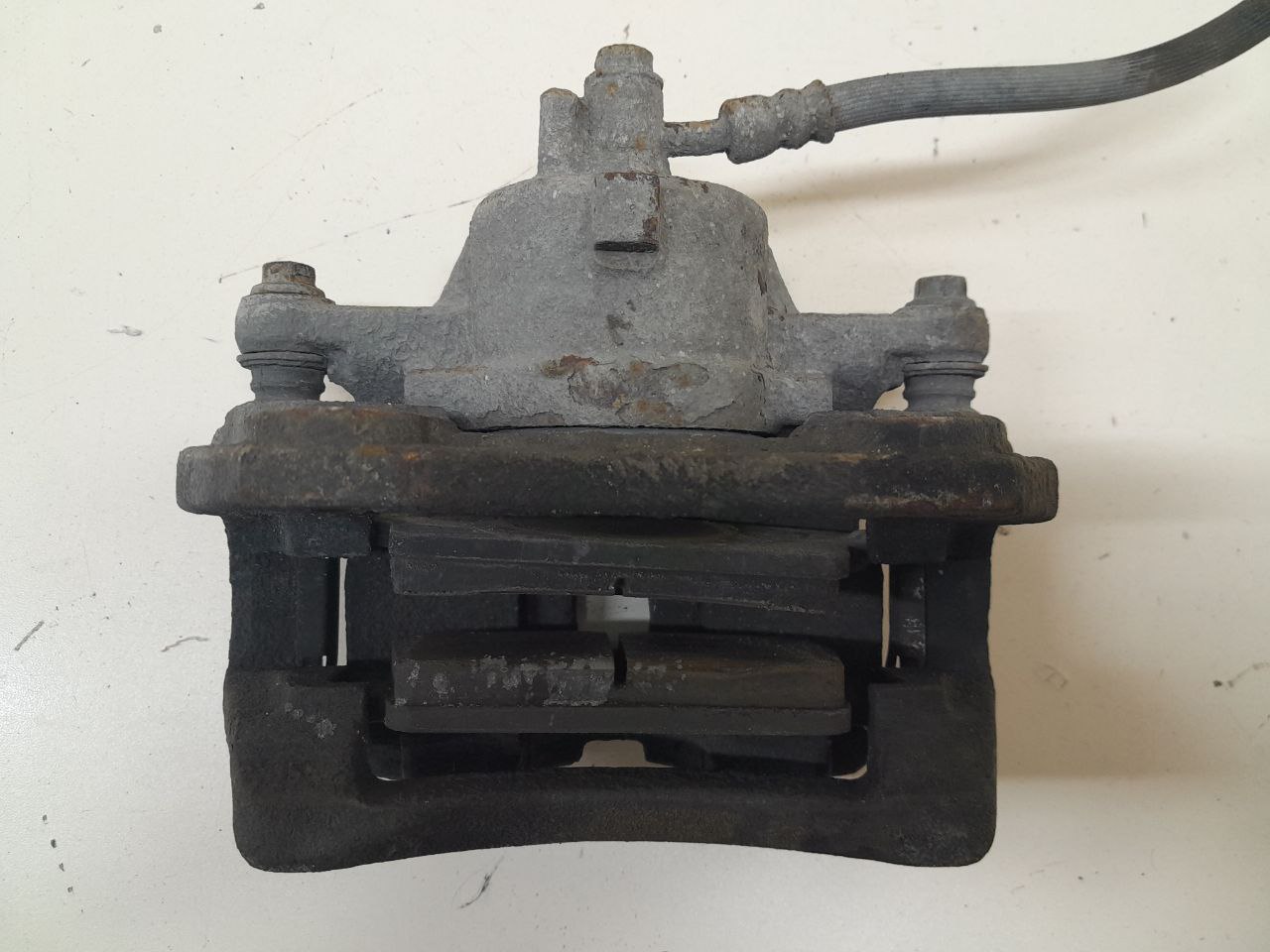 Суппорт передний правый Nissan Almera (N16) 2000-2006