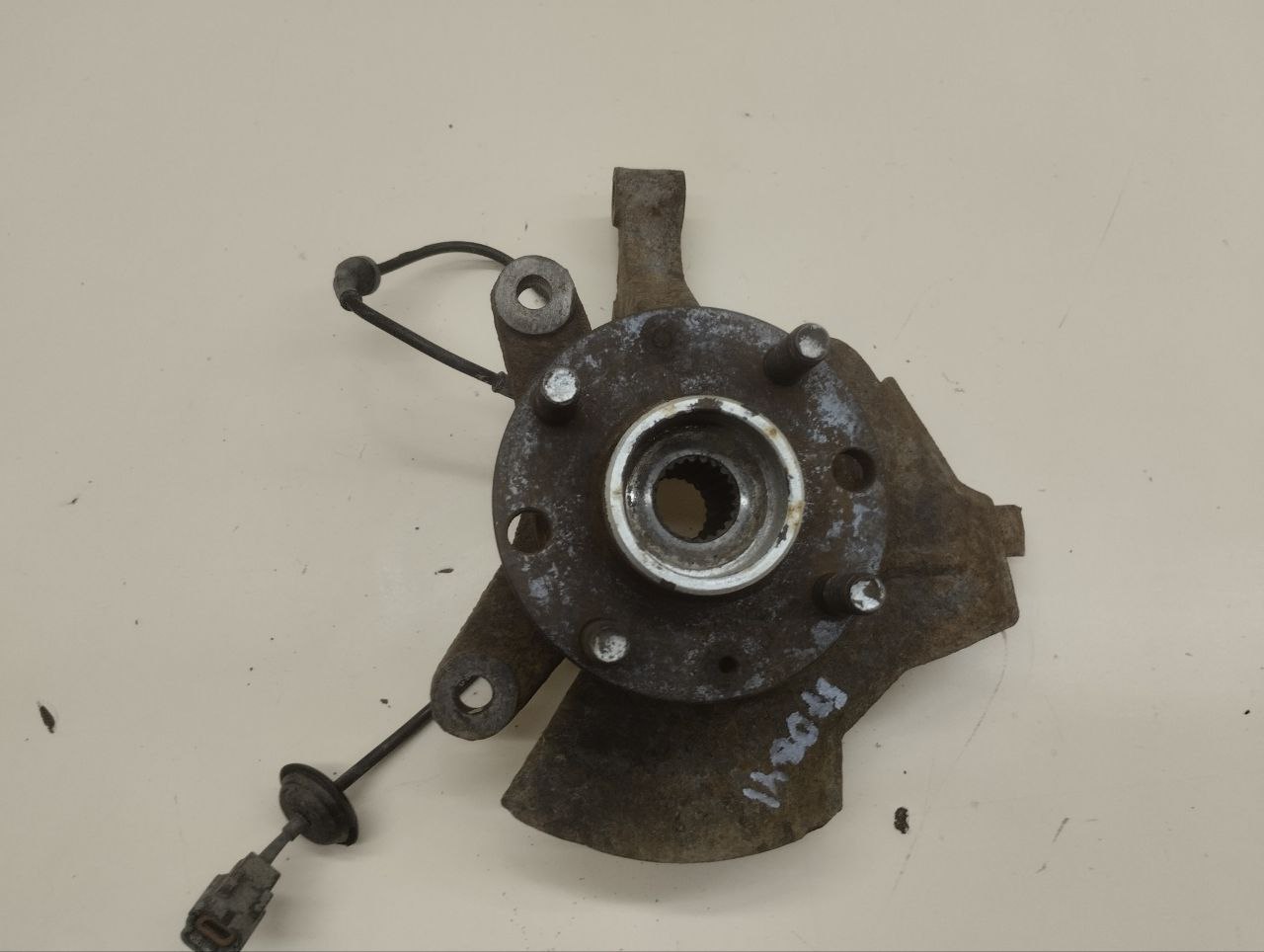 Кулак поворотный передний левый Chevrolet Aveo T250 2005-2011