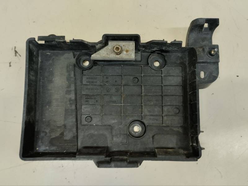 Крепление аккумулятора Renault Megane (2) 2002-2009