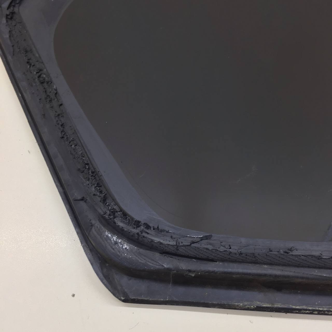 Стекло кузовное глухое левое Mitsubishi Outlander XL (CW) 2006-2012 Стекло кузовное глухое левое Mitsubishi Outlander XL (CW) 2006-2012