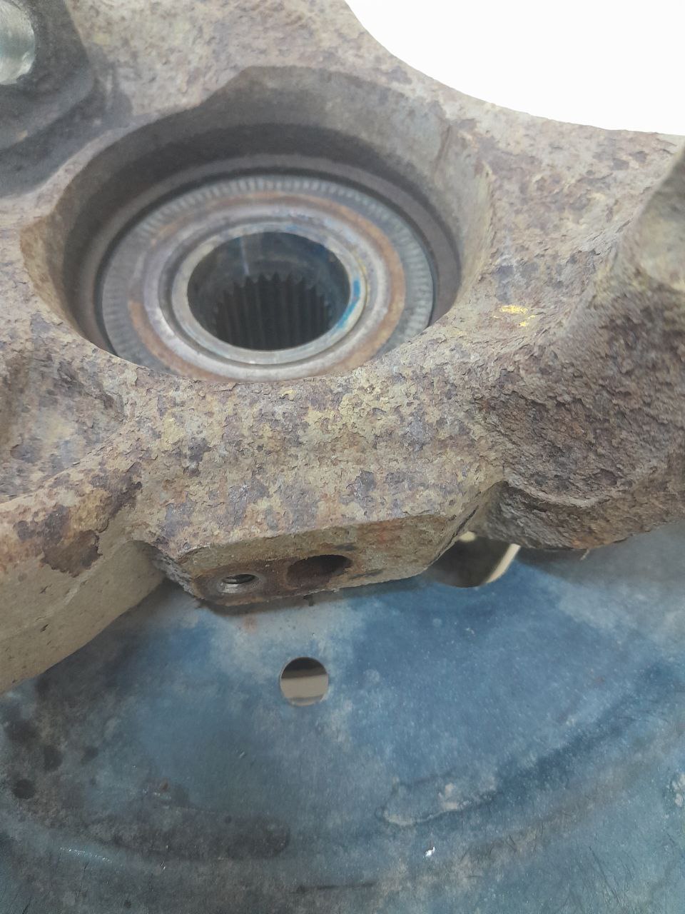 Кулак поворотный передний правый Nissan Terrano (D10) 2014>