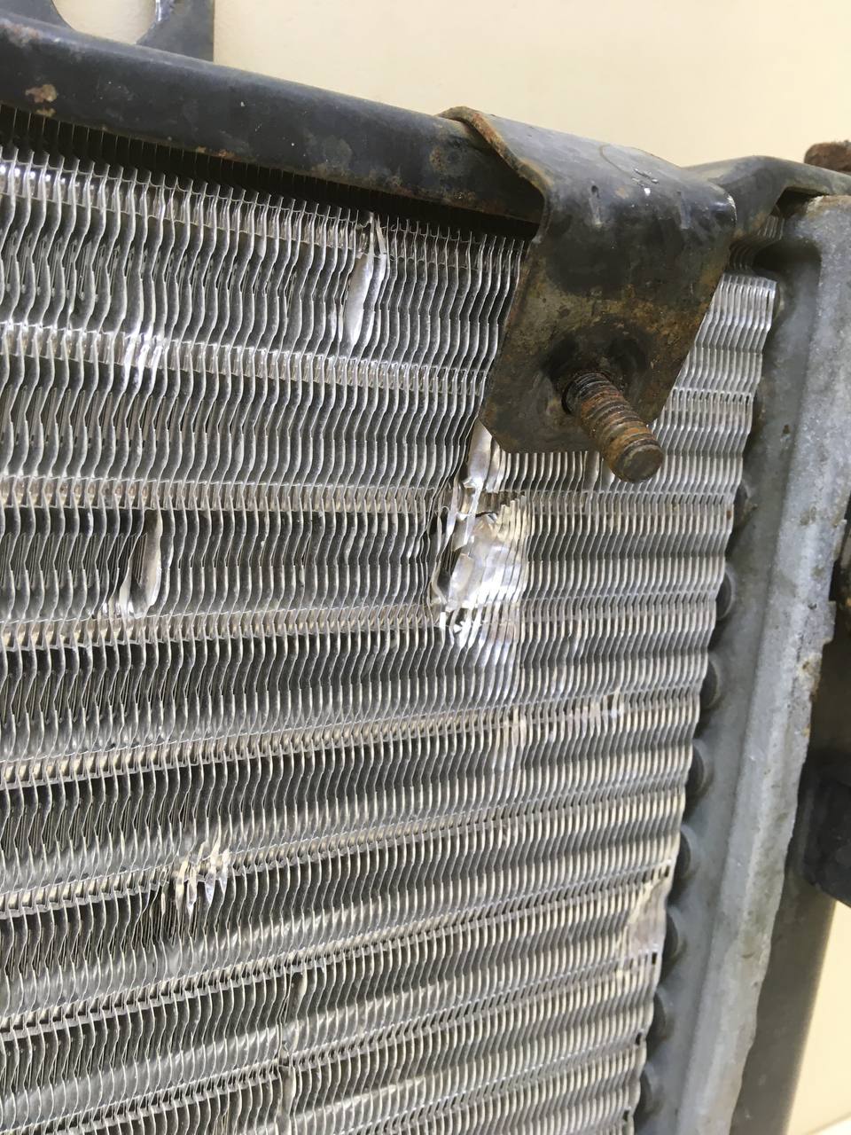 Радиатор охлаждения двигателя Lada Granta 2011>