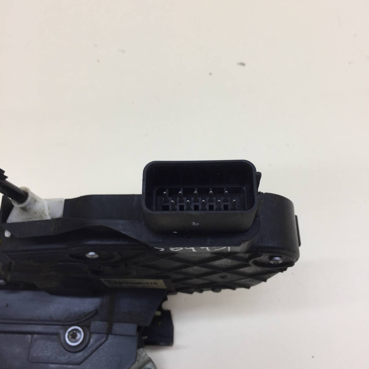 Замок двери передней правой Land Rover Range Rover Sport 2005-2012