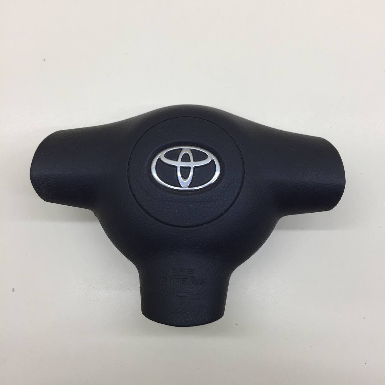 Подушка безопасности в рулевое колесо Toyota Corolla E120 2001-2007