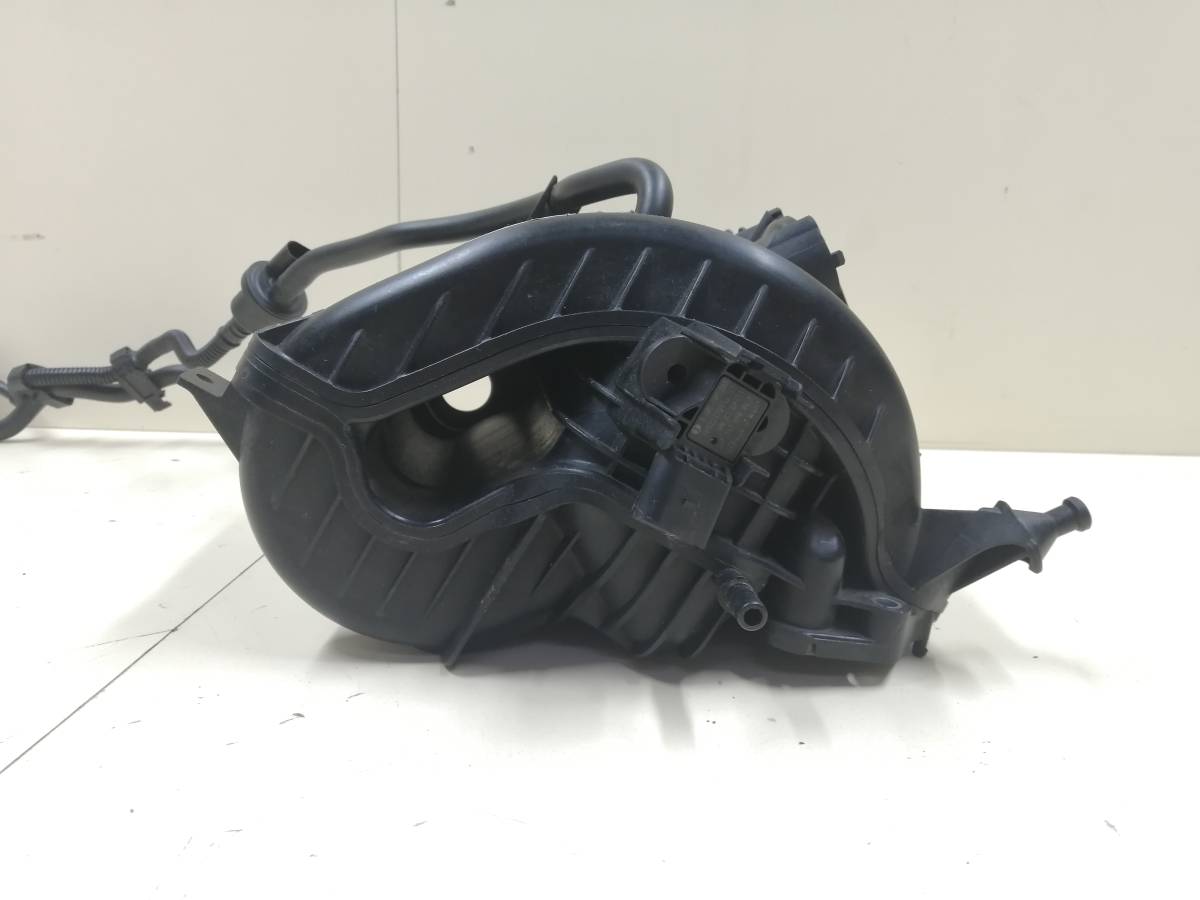 Коллектор впускной Volkswagen Polo (MK5) 2011-2020 Коллектор впускной Volkswagen Polo (MK5) 2011-2020